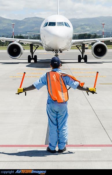 Ground handling: equipment and airport operations